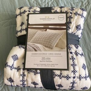 Standard cotton embroidered grid Sham